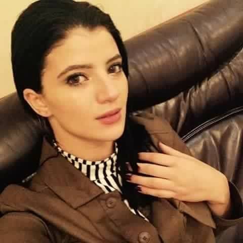 فتاة من أسرة غنيّة تتحوّل إلى متسوّلة.. هذه قصّتها!