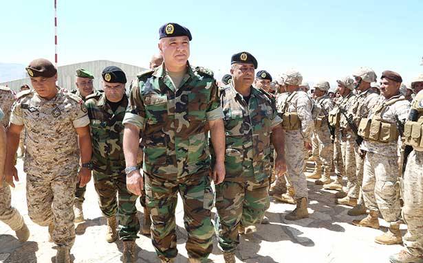 عندما اغلق قائد الجيش هاتفه... ليتابع العملية الاستباقية في عرسال