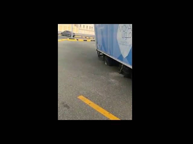 بالفيديو... لن تصدقوا ما حصل في الكويت نتيجة ارتفاع درجات الحرارة لأكثر من 65 مئوية