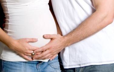 هل ممارسة العلاقة أثناء الحمل خطرة؟ وهل يشعر الجنين بما يجري؟