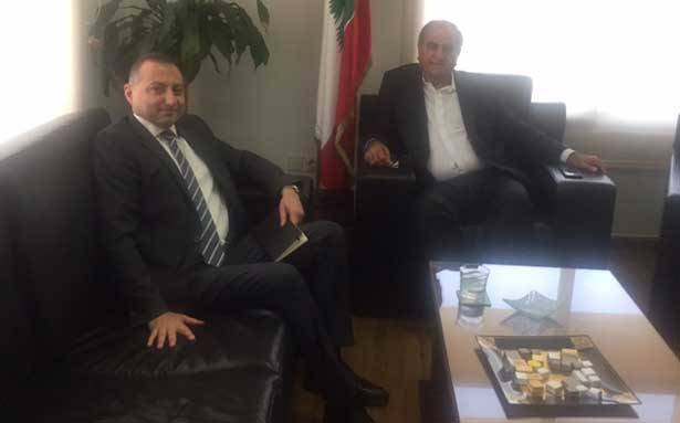 الخطيب يطلب الإدعاء على مُخالفين
بتهمة نقل الرمول وهدم جسر أثري