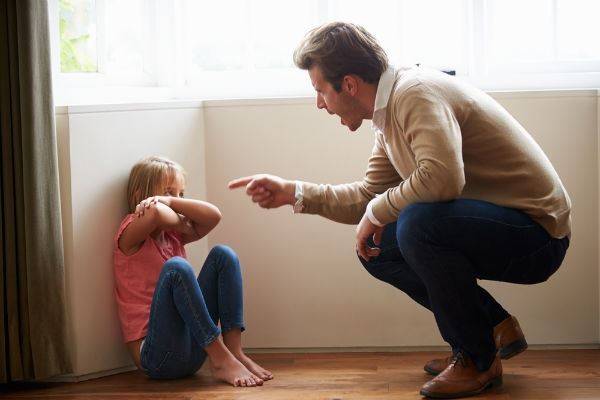 تجنبوا إستعمال هذه العبارات مع أطفالكم!