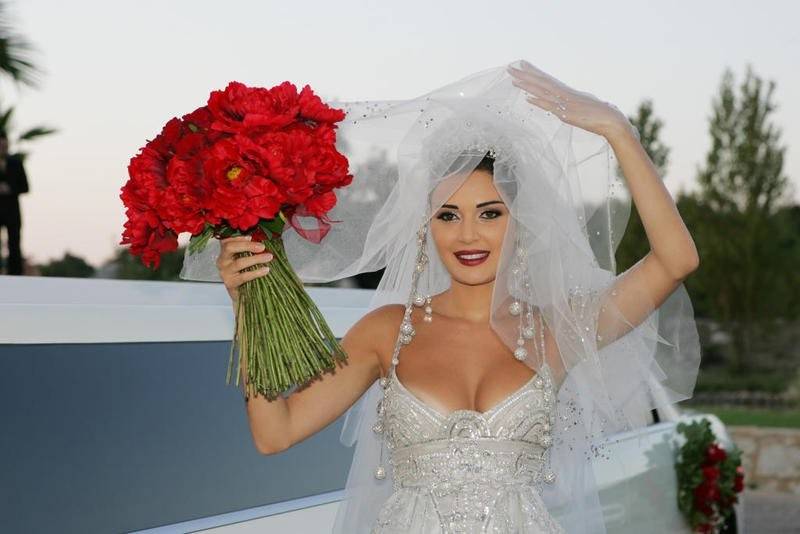 بذكرى زواجها العاشرة.. شاهدوا صور زفاف سيرين عبد النور!