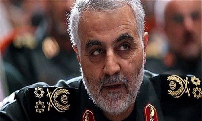 اللواء سليماني يقبّل أيادي السيد حسن نصرالله!