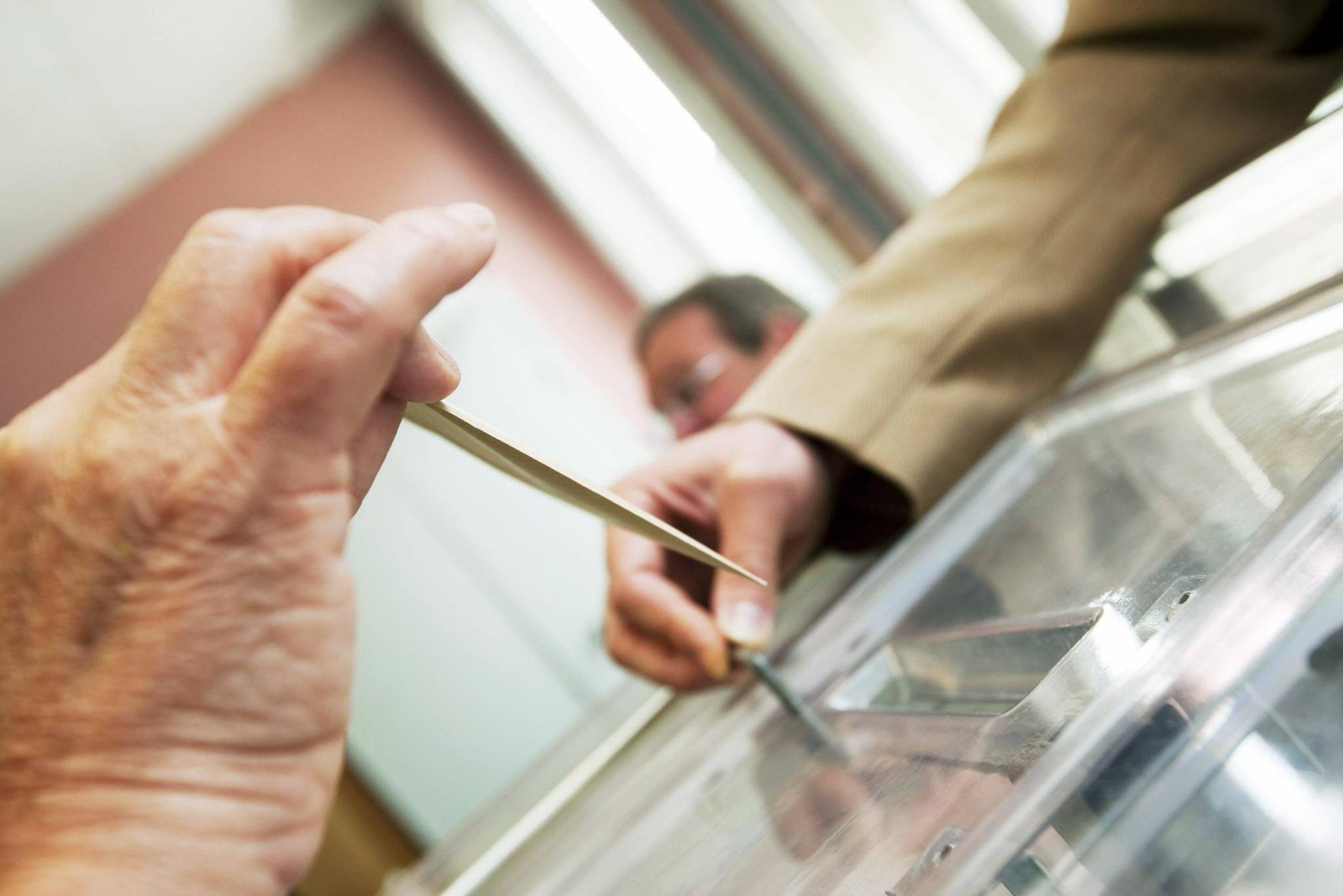 الإنتساب الحزبي شرط للترشح؟!