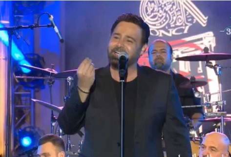 بالصور.. عاصي الحلاني يحتفل بعيد الإستقلال الجزائري!