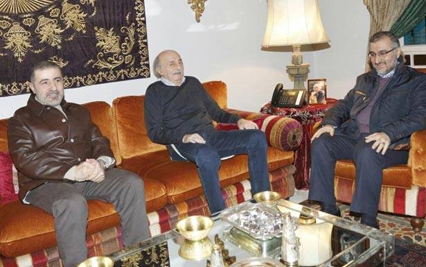 «تفاهم ضمني» بين جنبلاط وحزب الله على «التهدئة»