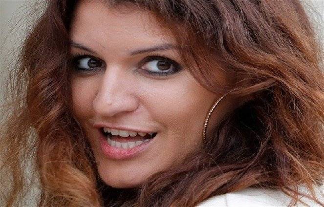 وزيرة فرنسية كانت مؤلفة لكتب متعة جنسية