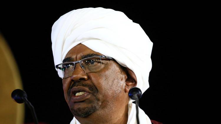 البشير يبدأ جهوده لـ"احتواء الأزمة الخليجية"