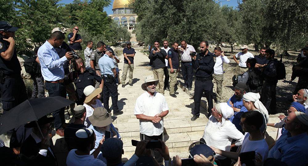 المستوطنون اليهود يقتحمون باحات المسجد الأقصى في القدس