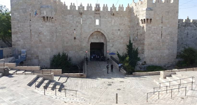 الاحتلال يمنع الصلاة في المسجد الاقصى ويحوله الى منطقة عسكرية مغلقة