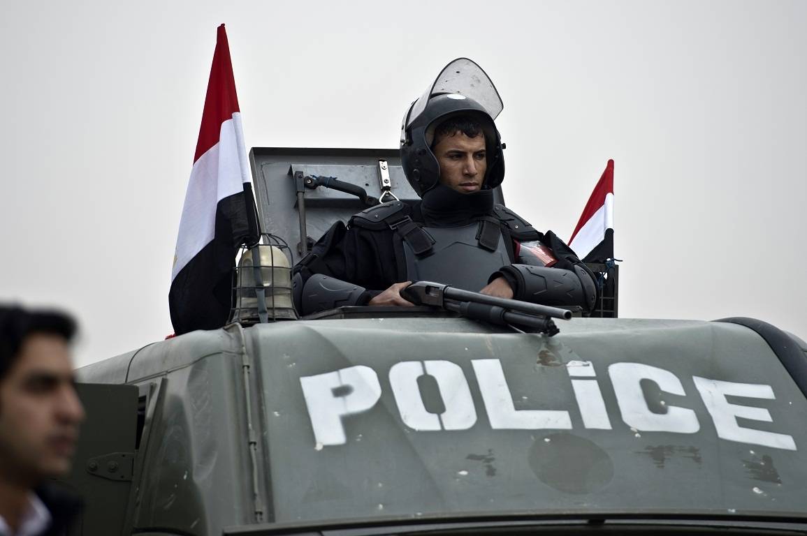 مقتل خمسة رجال شرطة مصريين في هجوم قرب القاهرة
