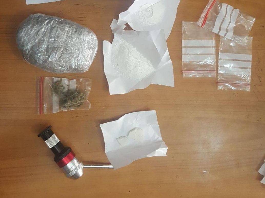 بالصورة: توقيف شخصين على حاجز ضهر البيدر وضبط مخدرات بحوزتهما