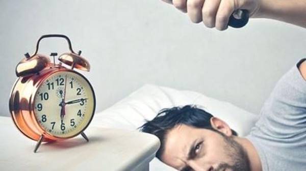 منبه ذكي يتعقب نومك لإيقاظك في الوقت المناسب