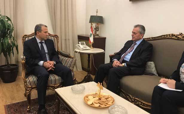 السفير السوري : ليس منطقياً وجود وسيط بين الدولتين
