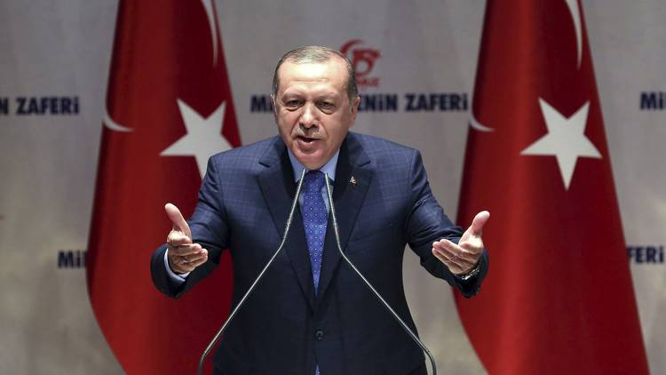 أردوغان: لو لم تكن تركيا دولة قانون لكان عشرات آلاف الخونة جثثا هامدة في الحفر!