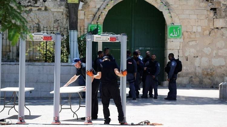 مفتي القدس: من يدخل الأقصى من البوابات الإلكترونية صلاته باطله