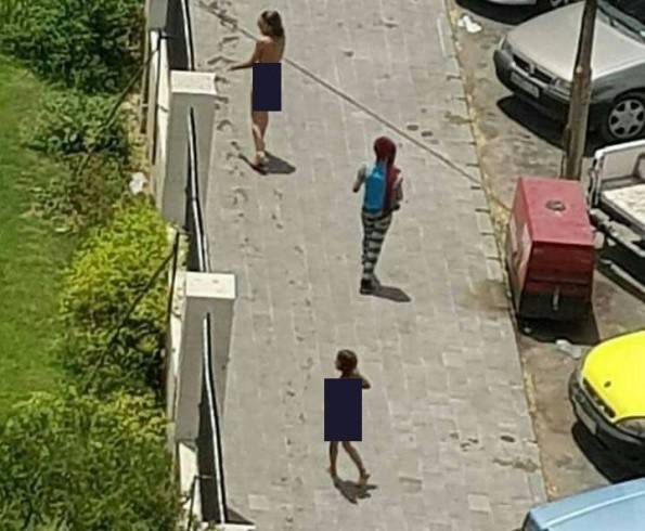 الحقيقة الكاملة لفتاتين تجوّلتا في الشارع بلا ملابس!