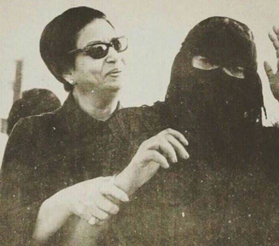 تعرّفوا إلى قصّة صورة أم كلثوم مع المرأة بدوية!