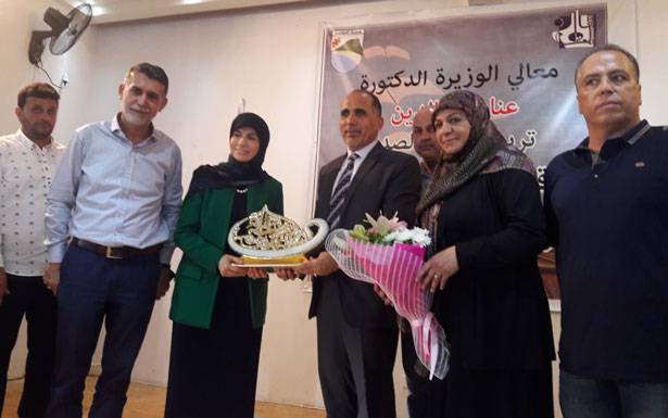 عزّ الدين أثناء تكريمها: الأحزاب
والكتل النيابيّة مدعوّة الى إقرار السلسلة