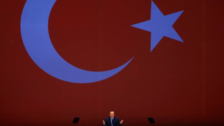 أردوغان يخير الغرب بين الفوز باحترام الأتراك أو دعم الإرهابيين