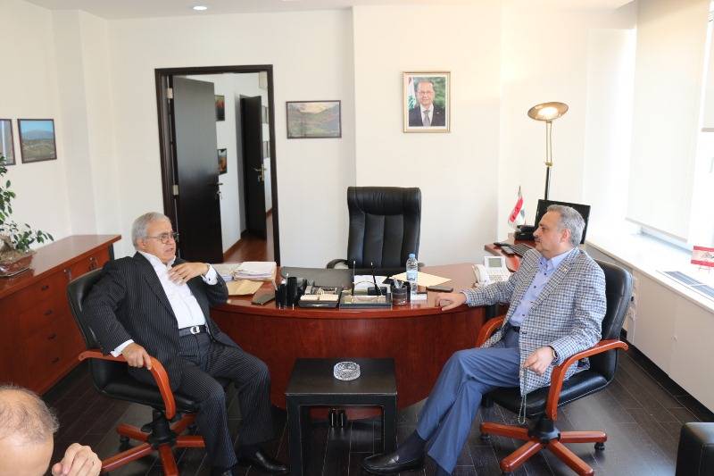 أرسلان عرض الأوضاع مع ماريو عون وبحث مع وفود في ملف المهجرين