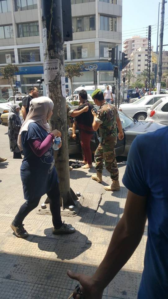 بالصور.. تنكّر بلباس امرأة ليخطف طفلين في طرابلس!