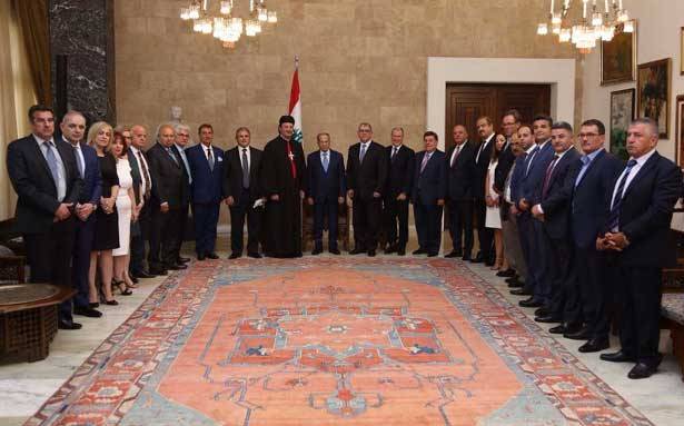 استقبل نقابة العاملين في المرئي والمسموع والمطران طربيه مع وفد أوسترالي
عون : حرب الجيش الإستباقيّة تتمّ دائماً بناء لتوجيهات السلطة
ومن واجبات الإعلام قبل الإتهام الإستقصاء والإستحصال على الأدلّة