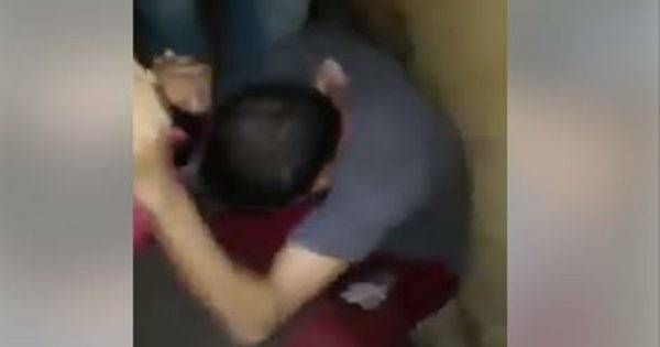 فيديو لشاب سوري يتعرّض للضرب وهذا ما أُجبر عليه!
