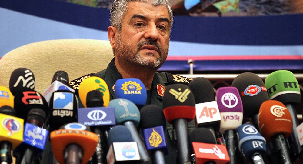 الحرس الثوري: أمريكا تحتاج لإبعاد قواعدها مسافة ألف كيلومتر عن إيران