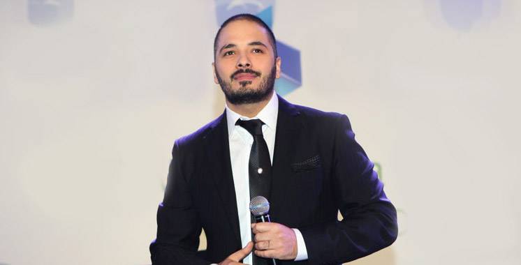 بالصورة - رامي عياش ينحني لهذه السيدة.. وما قاله لها مؤثر جداً