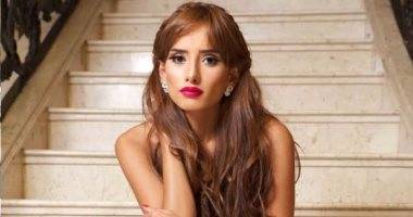 بالصور إبن زينة يلتقط صورة محرجة لها في غرقة النوم!