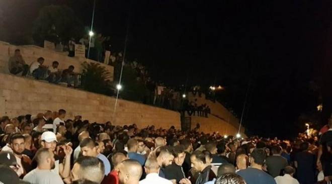 22 اصابة في مواجهات بمحيط الاقصى