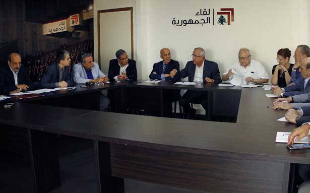 غابت التظاهرات وحلّت التصاريح المؤيّدة والرافضة للضرائب