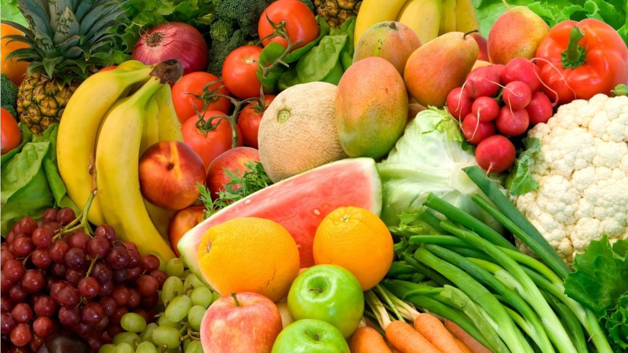 هذه المخاطر تجعلكم تفكرون ملياً قبل تناول الفاكهة والخضار المرشوشة!