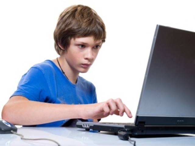 أيها المراهق هكذا تمنع من يتنمر عليك أليكترونيًا!