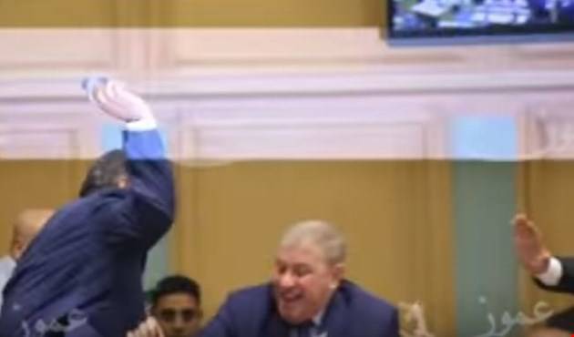 شجارٌ وانسحاب لنواب أردنيين يتهمون الحكومة بتهريب الإسرائيليين!