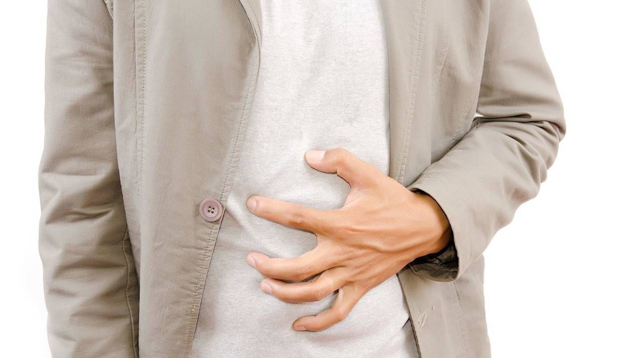 8 علامات تدل على إصابتكم بقرحة المعدة.. اكتشفوها