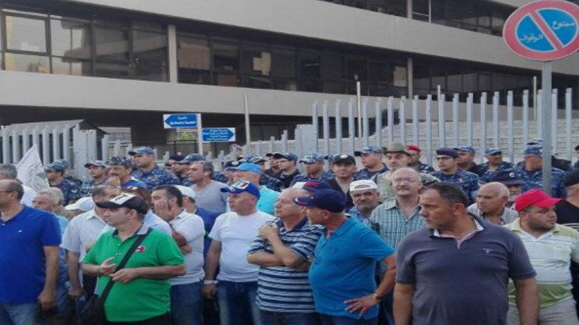 العسكريون المتقاعدون طوقوا مبنى الـ tva في المتحف