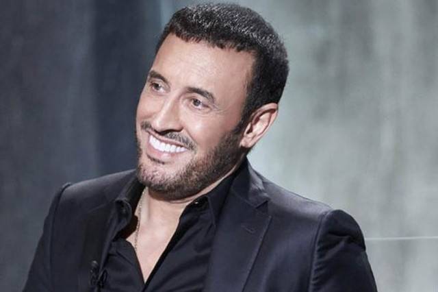 بالفيديو.. كاظم الساهر يتخلى عن رومنسيته ويخوض عراكاً لهذا السبب