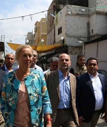 كاغ ومدير "الأونروا" يتفقدون مخيم عين الحلوة للنازحين