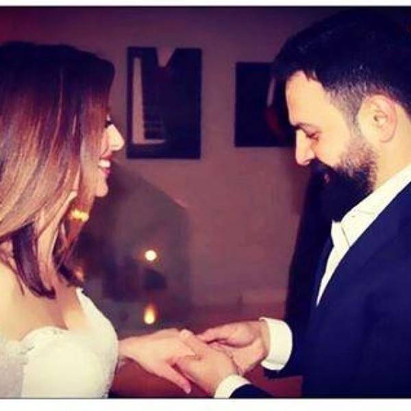 غزل بين "ملك الكاريزما" وزوجته.. الكشف عن أول تغريدتين بين تيم ووفاء