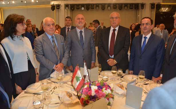 نقابة السفر والسياحة كرّمت وزيري «الأشغال» و«السياحة»
فنيانوس : لن تكون في الوزارة إلاّ مُناقصات شفافة
كيدانيان : قطاع السياحة حلوله موجودة