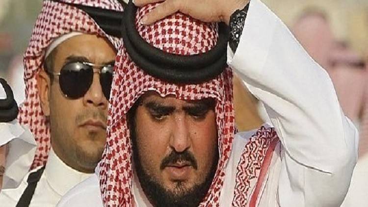 ما الذي يجري على صفحة الأمير عبد العزيز بن فهد على "تويتر"؟