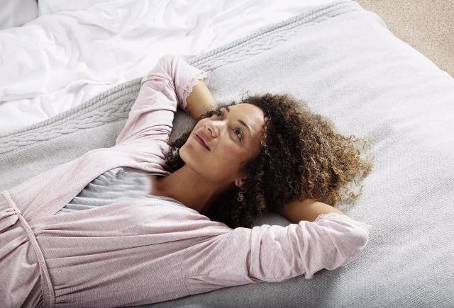 إخسروا الوزن بالتمدد فقط... هذا ما يجب أن تفعلوه 3 مرات يوميا!