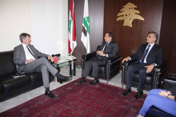 سامي الجميل عرض مع هوغو شورتر الملفات المطروحة على الساحة اللبنانية