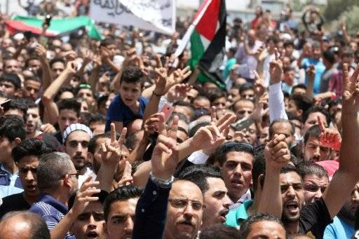 ملك الاردن ينتقد موقف نتانياهو "الاستعراضي" ويطلب محاكمة مطلق النار في سفارة اسرائيل