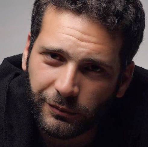 وسام صليبا يشعل الـInstagram بإبتسامة ونظرة غضب!