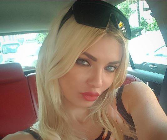 بالصورة.. عقرب في أذن ميريام كلينك