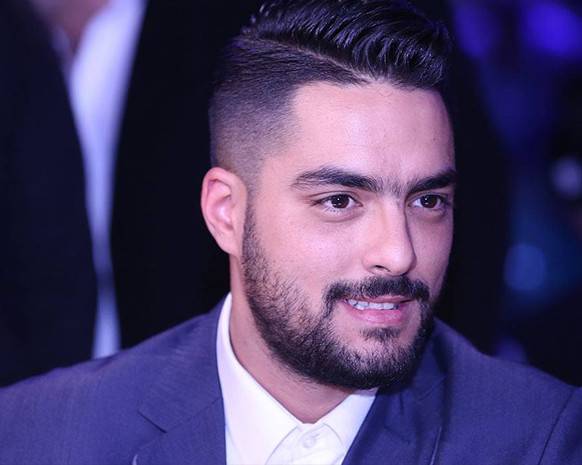 بالصورة.. حسن الشافعي يثير الجدل بصورة مع زوجته بعيد ميلادها!